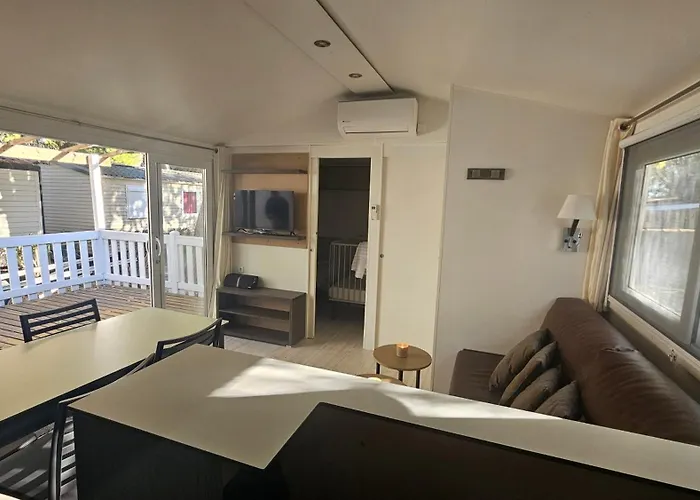 Mobil De Luxe 3 *